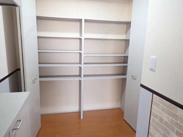 玄関通路　収納